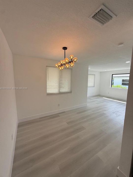 For Sale: $549,900 (4 beds, 2 baths, 1284 Square Feet)