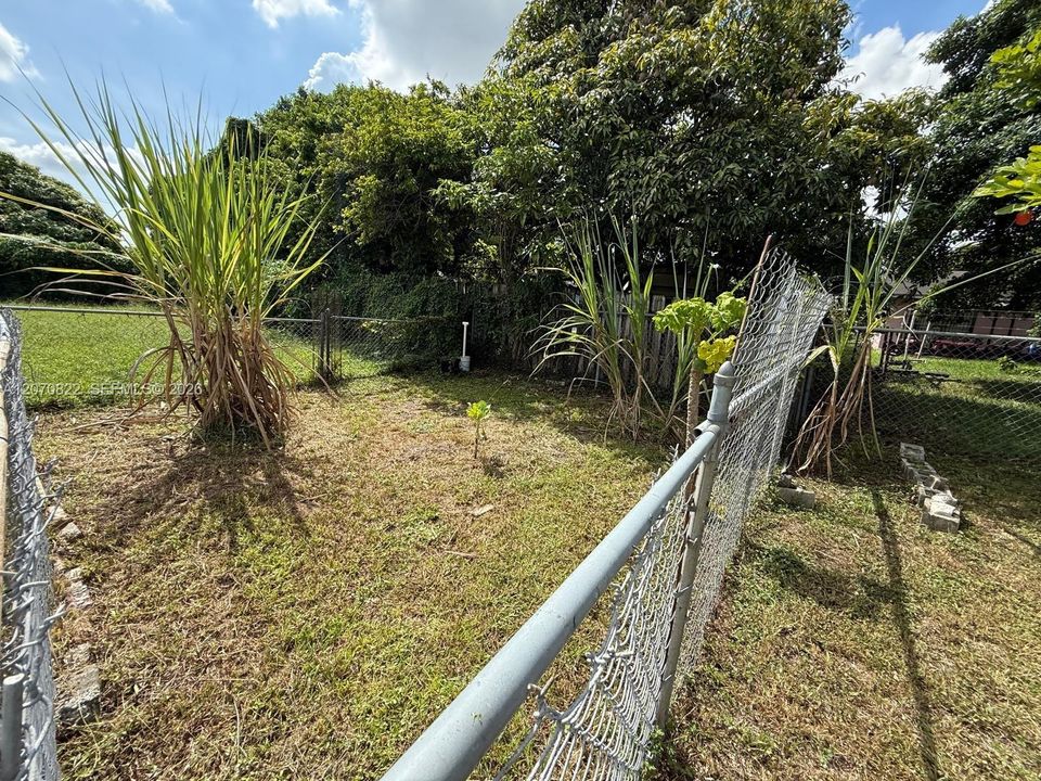 For Sale: $549,900 (4 beds, 2 baths, 1284 Square Feet)