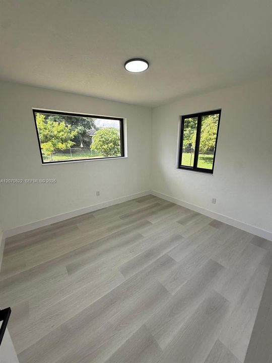 For Sale: $549,900 (4 beds, 2 baths, 1284 Square Feet)