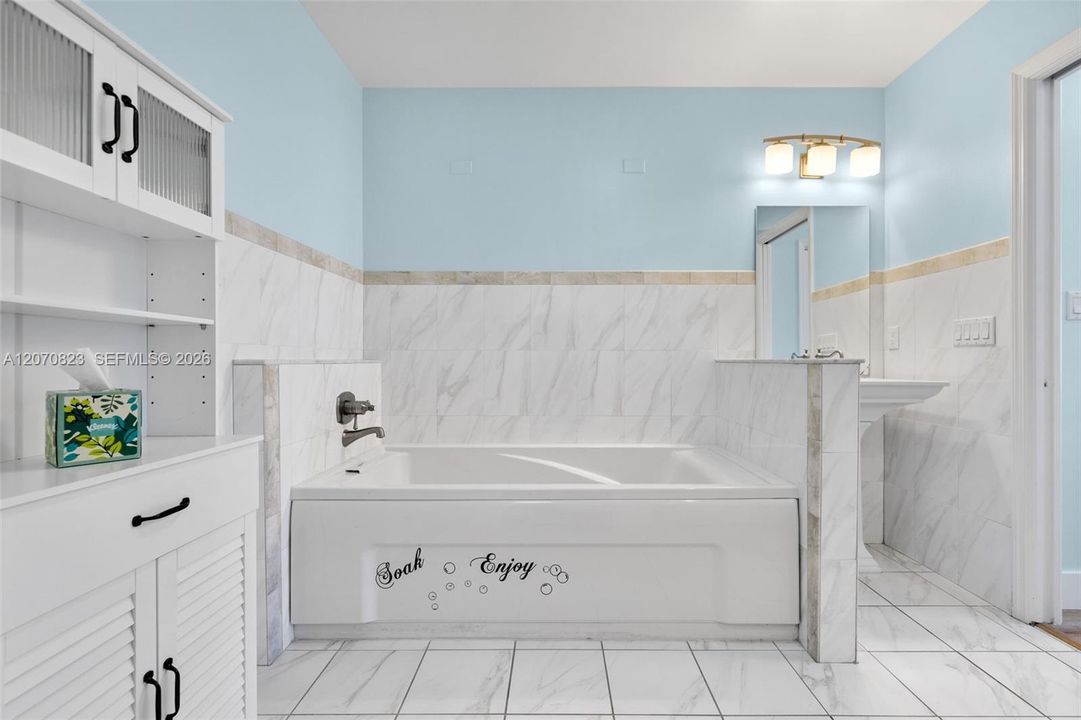 For Sale: $2,150,000 (2 beds, 2 baths, 2454 Square Feet)