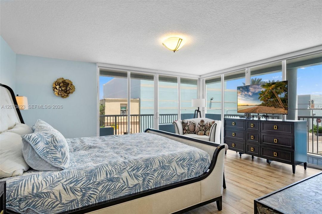 For Sale: $2,150,000 (2 beds, 2 baths, 2454 Square Feet)