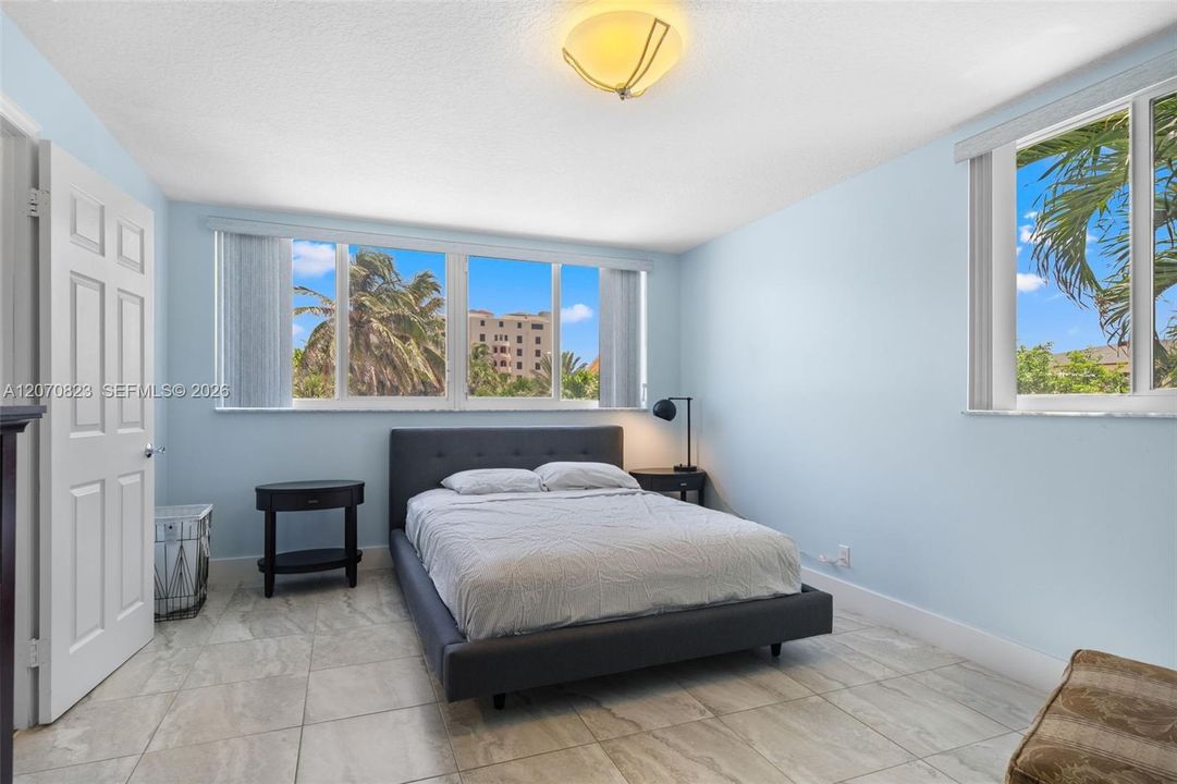 For Sale: $2,150,000 (2 beds, 2 baths, 2454 Square Feet)