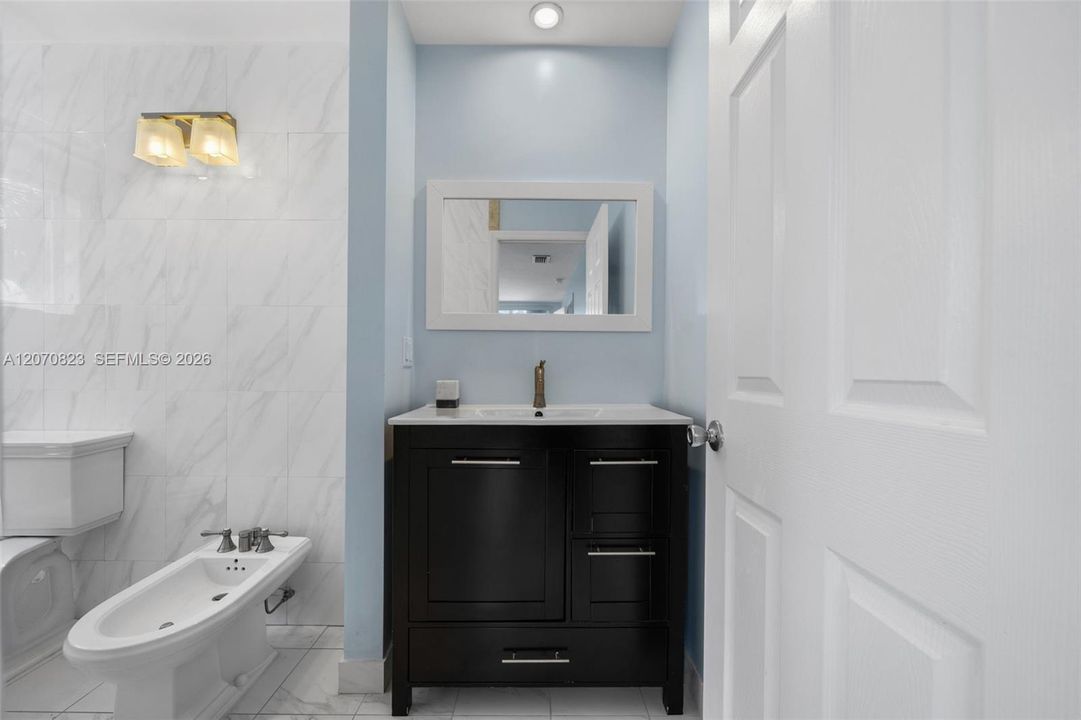 For Sale: $2,150,000 (2 beds, 2 baths, 2454 Square Feet)