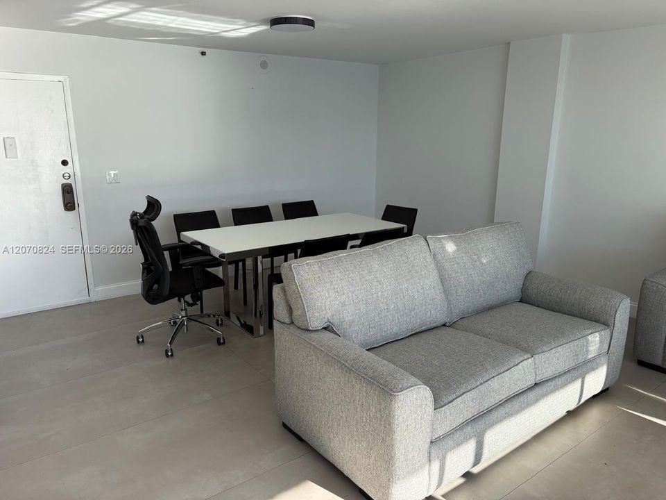 En Renta: $2,400 (1 camas, 1 baños, 880 Pies cuadrados)