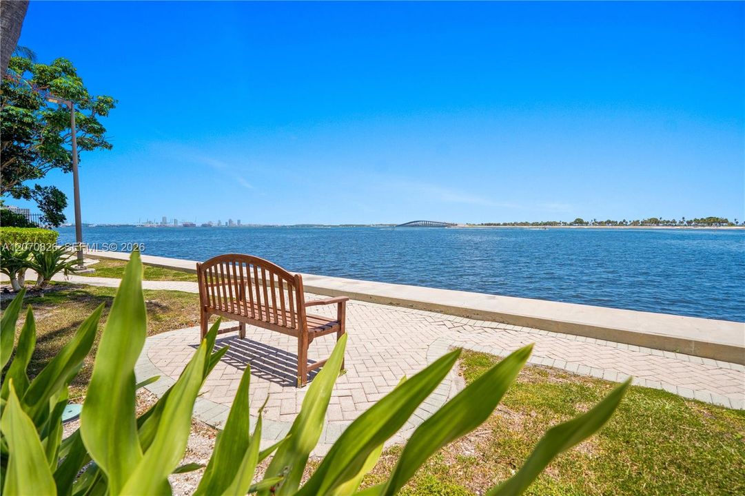 For Sale: $725,000 (2 beds, 2 baths, 1188 Square Feet)