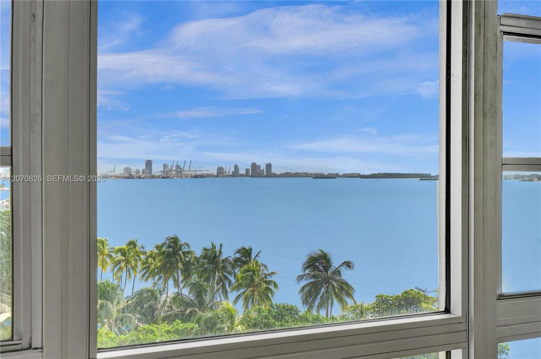 For Sale: $725,000 (2 beds, 2 baths, 1188 Square Feet)