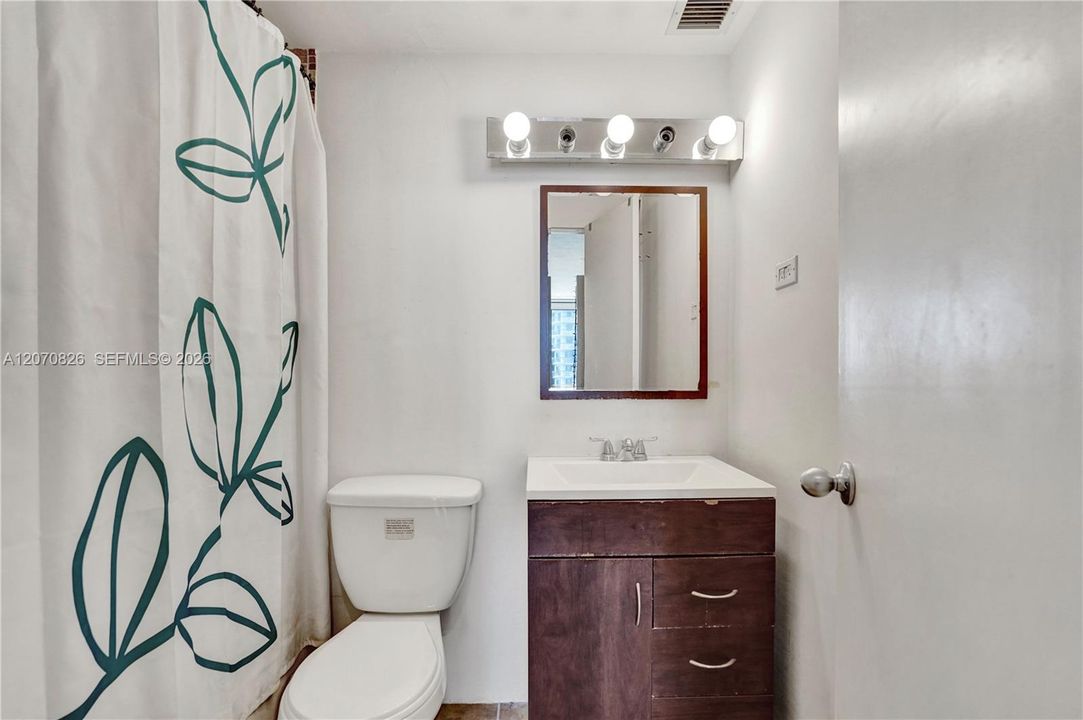 For Sale: $725,000 (2 beds, 2 baths, 1188 Square Feet)