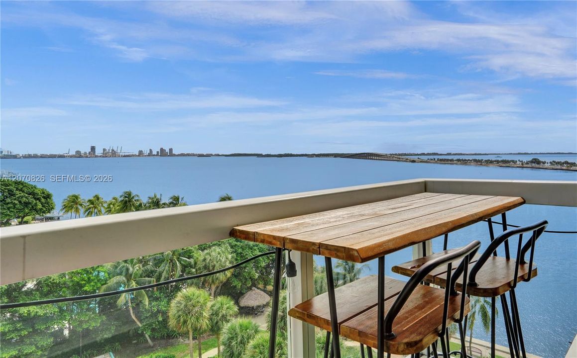For Sale: $725,000 (2 beds, 2 baths, 1188 Square Feet)