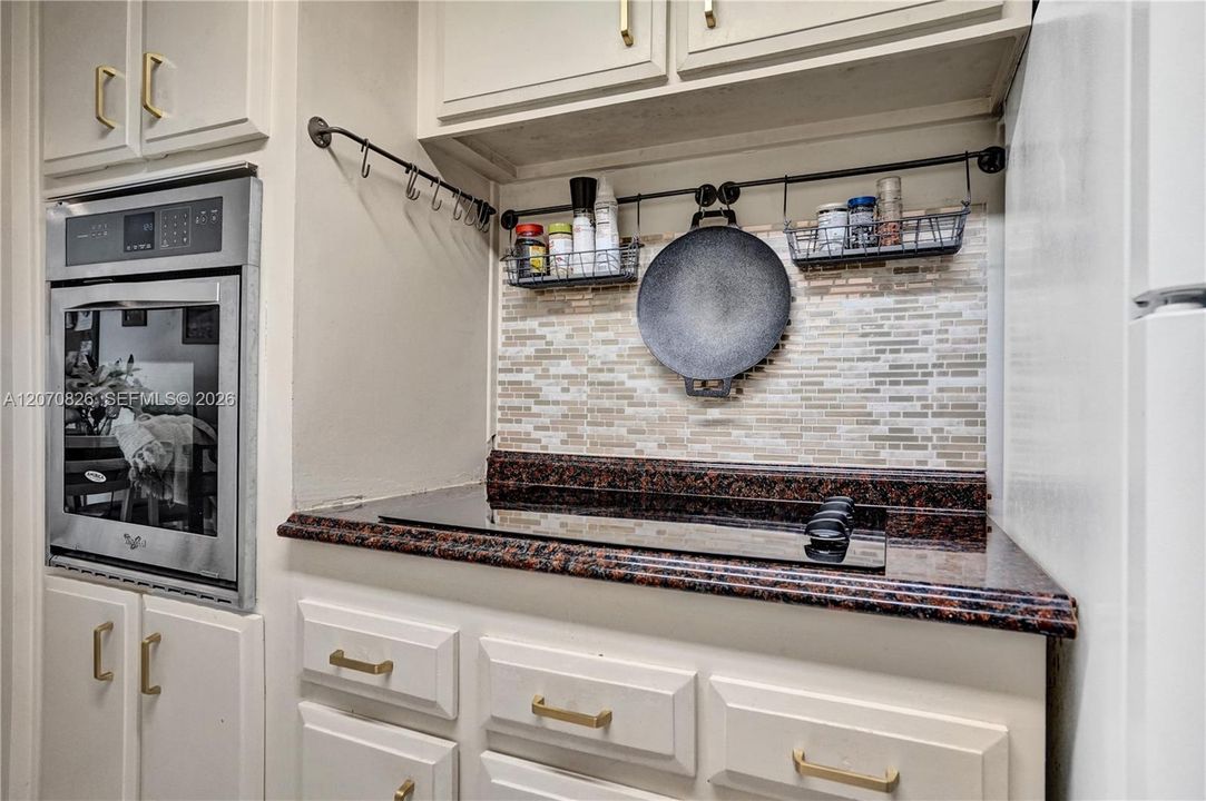 For Sale: $725,000 (2 beds, 2 baths, 1188 Square Feet)