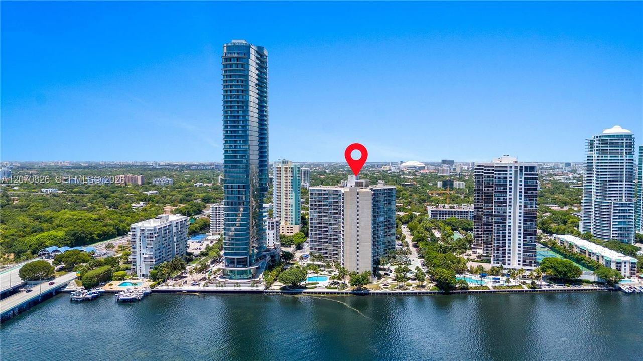 For Sale: $725,000 (2 beds, 2 baths, 1188 Square Feet)