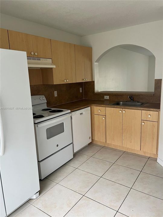 For Rent: $1,700 (2 beds, 2 baths, 822 Square Feet)