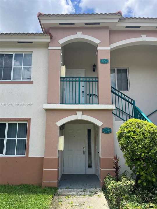 For Rent: $1,700 (2 beds, 2 baths, 822 Square Feet)