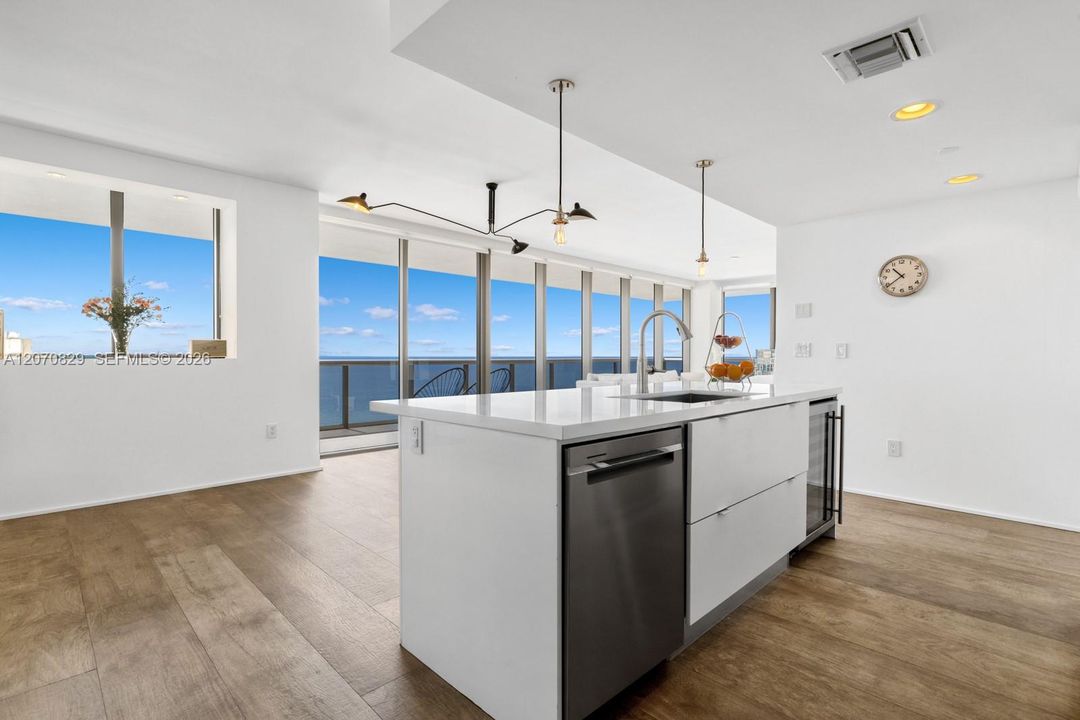 For Sale: $3,700,000 (3 beds, 3 baths, 1725 Square Feet)