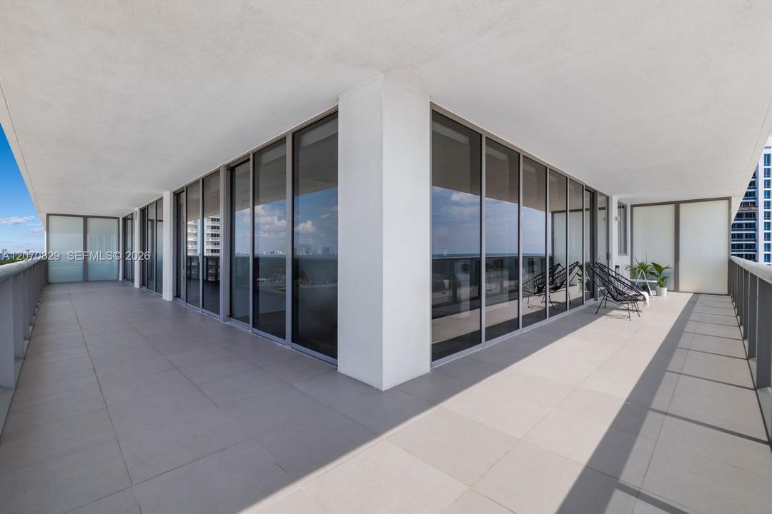 800 sf wrap around direct oceanfront