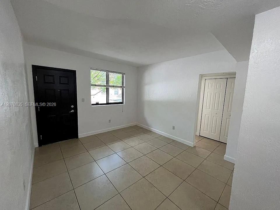 For Rent: $1,695 (1 beds, 1 baths, 700 Square Feet)