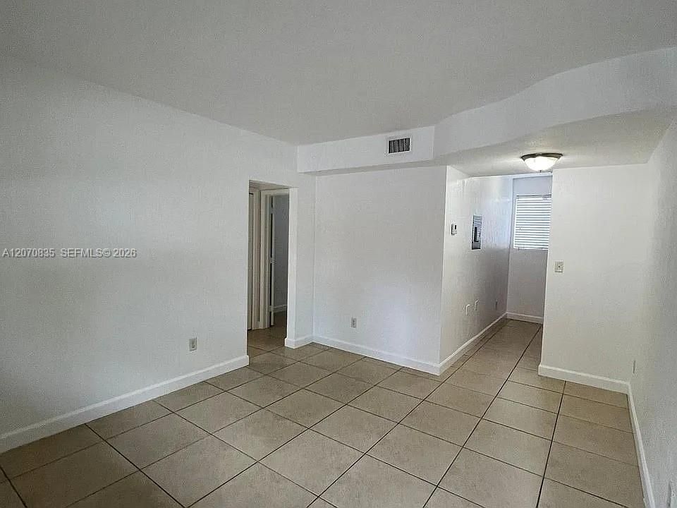 For Rent: $1,695 (1 beds, 1 baths, 700 Square Feet)