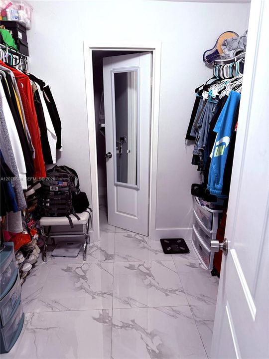 For Rent: $2,000 (2 beds, 2 baths, 1023 Square Feet)