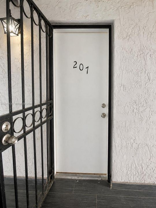 For Rent: $1,800 (1 beds, 1 baths, 551 Square Feet)
