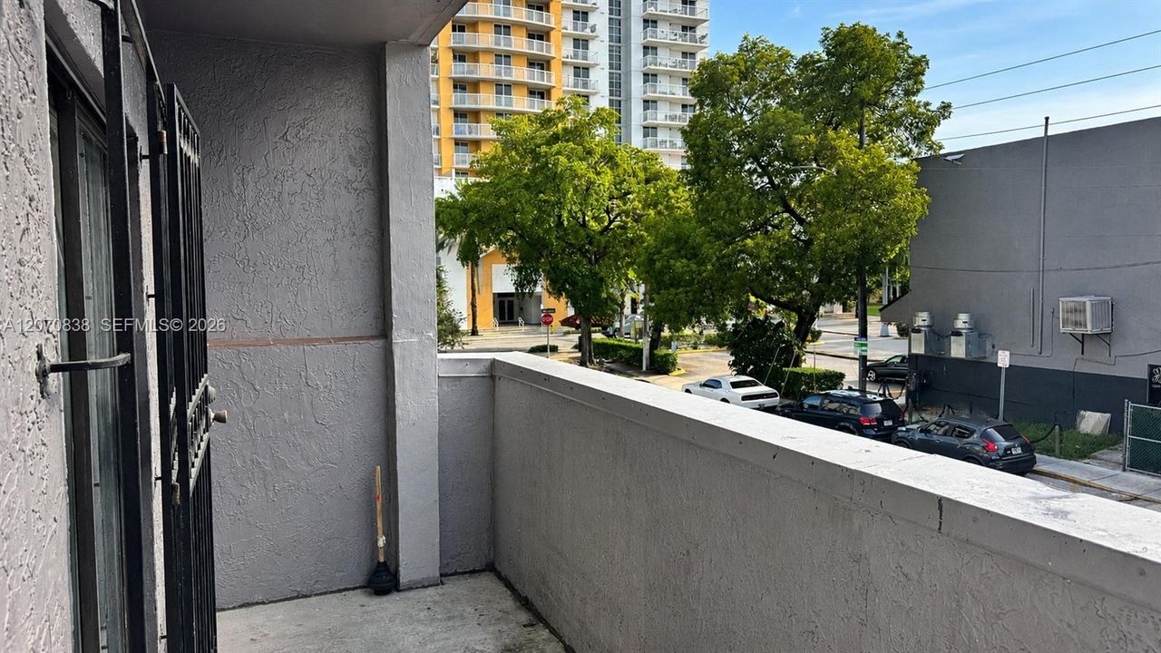 For Rent: $1,800 (1 beds, 1 baths, 551 Square Feet)