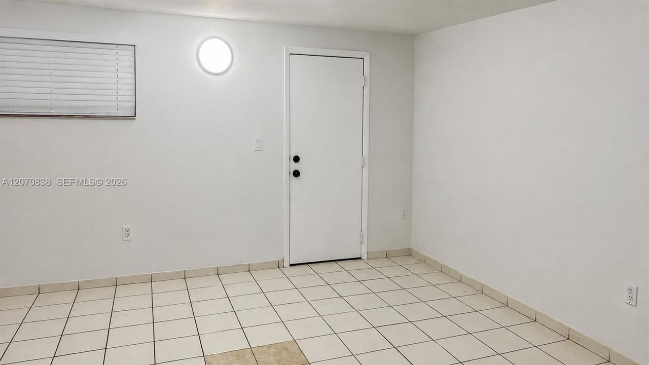 For Rent: $1,800 (1 beds, 1 baths, 551 Square Feet)