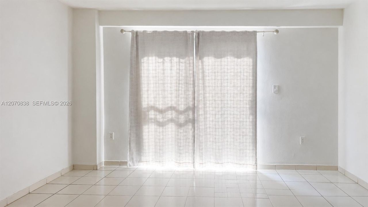 For Rent: $1,800 (1 beds, 1 baths, 551 Square Feet)