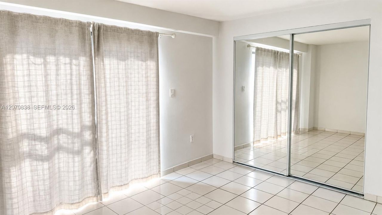 For Rent: $1,800 (1 beds, 1 baths, 551 Square Feet)