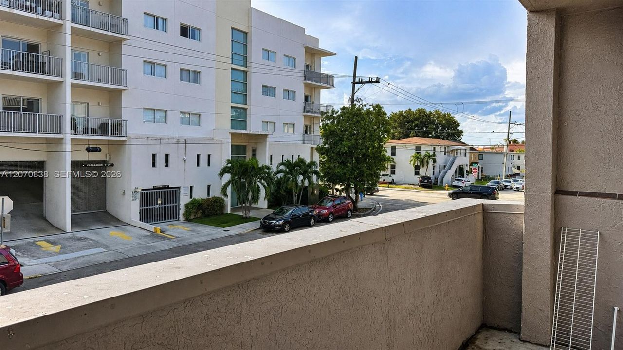For Rent: $1,800 (1 beds, 1 baths, 551 Square Feet)