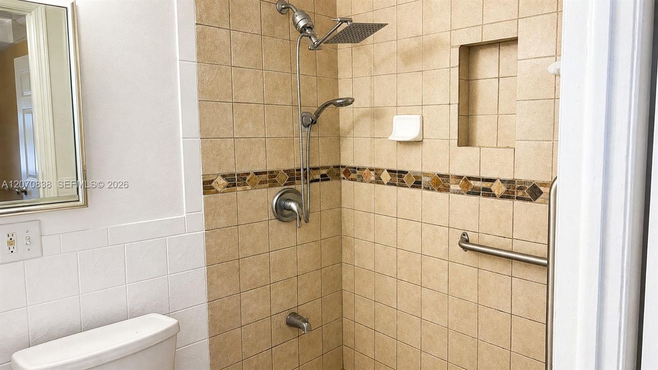 For Rent: $1,800 (1 beds, 1 baths, 551 Square Feet)