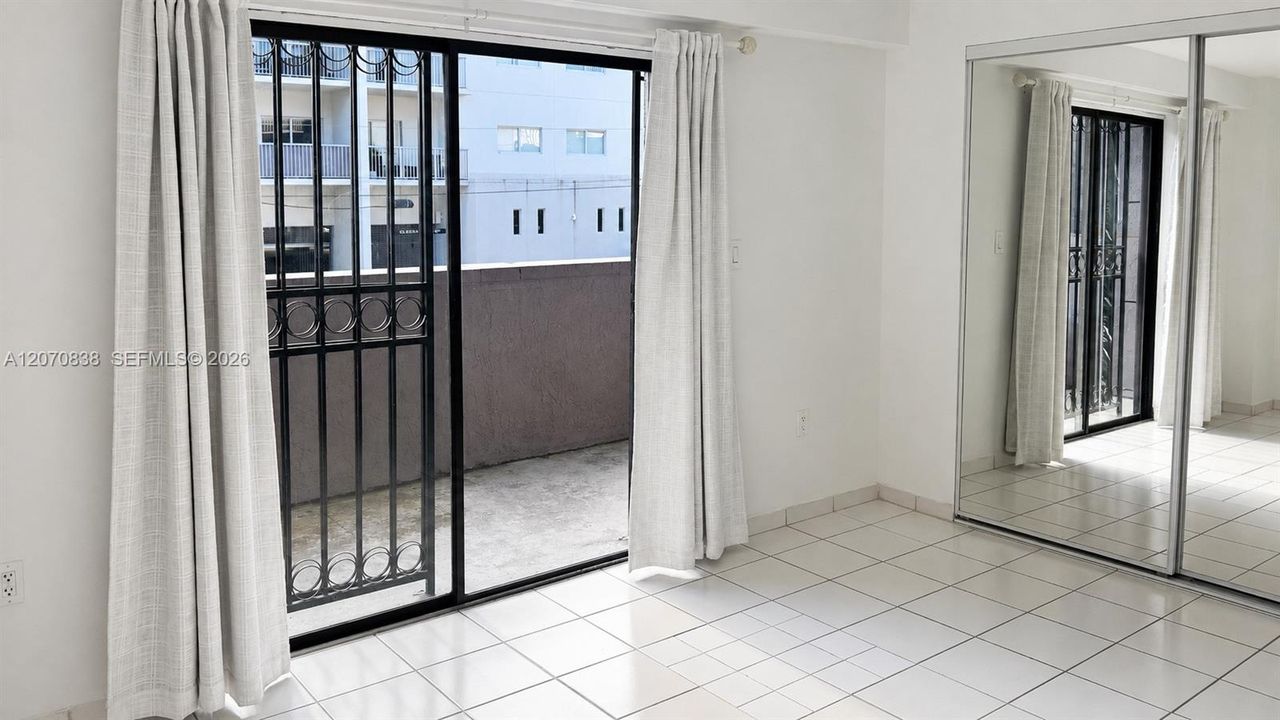 For Rent: $1,800 (1 beds, 1 baths, 551 Square Feet)