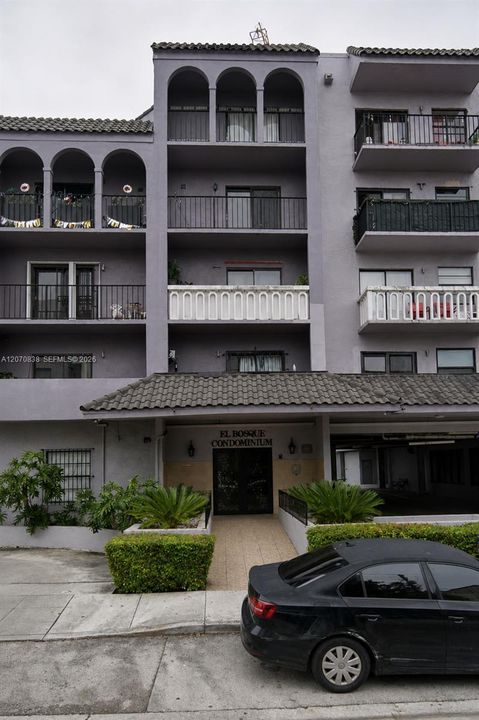 For Rent: $1,800 (1 beds, 1 baths, 551 Square Feet)