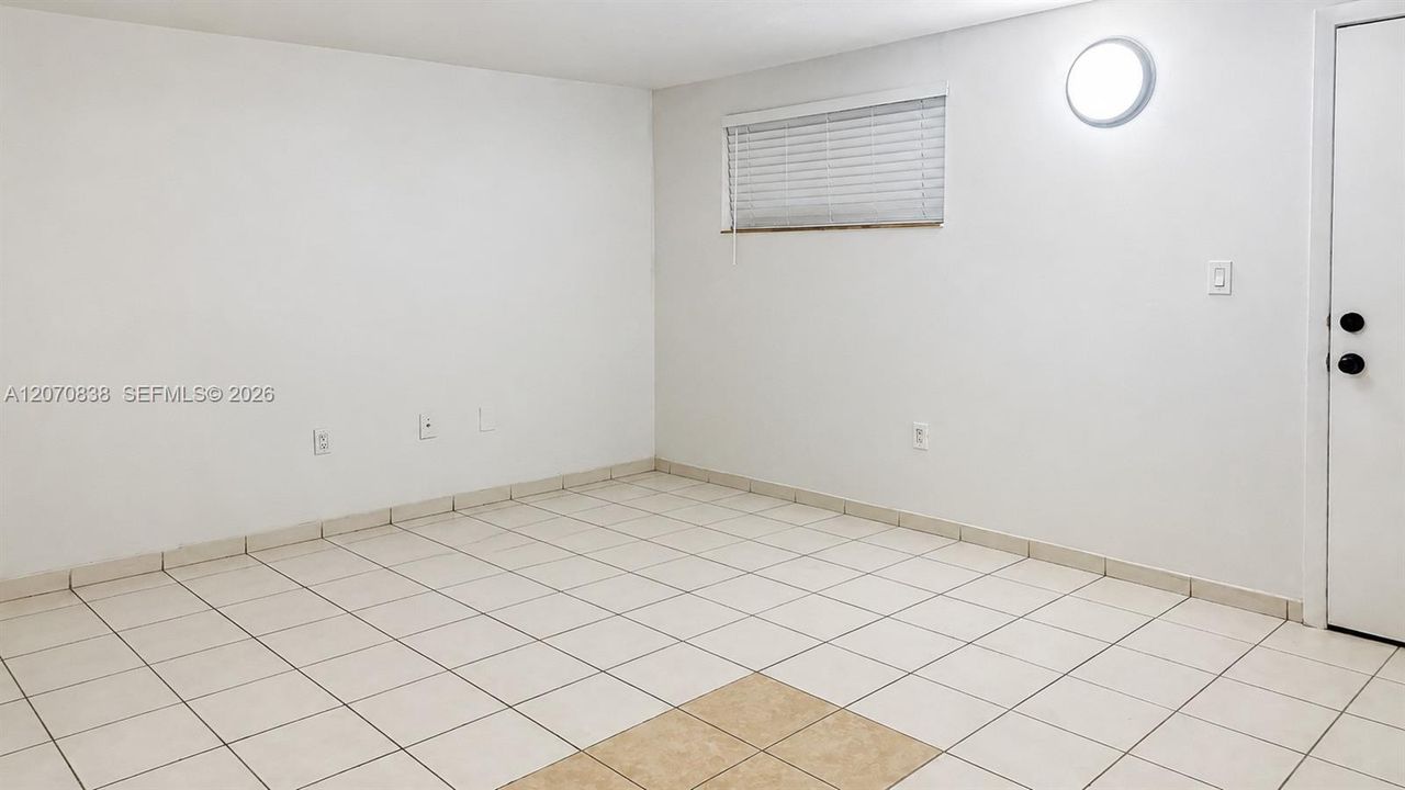 For Rent: $1,800 (1 beds, 1 baths, 551 Square Feet)