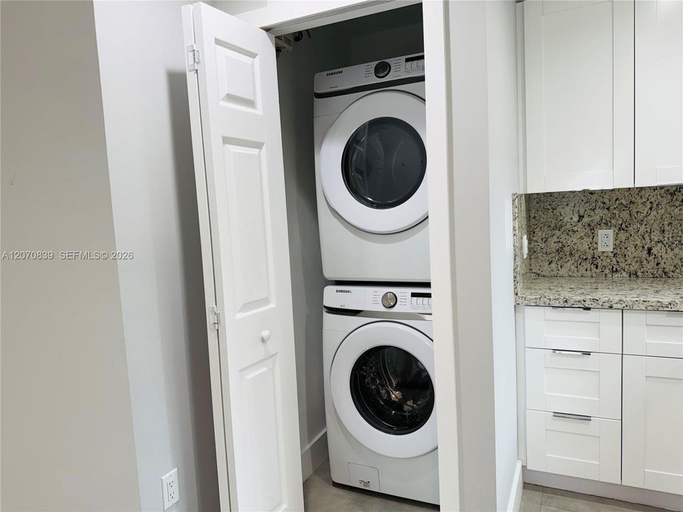 For Rent: $2,500 (2 beds, 1 baths, 1104 Square Feet)