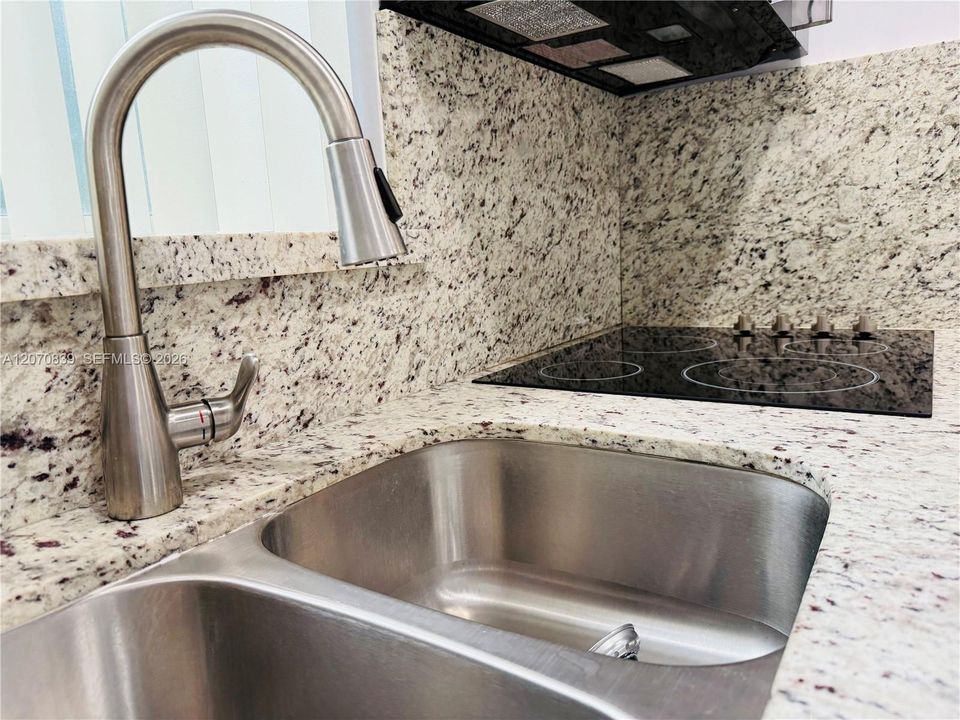 For Rent: $2,500 (2 beds, 1 baths, 1104 Square Feet)