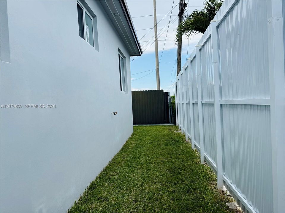 For Rent: $2,500 (2 beds, 1 baths, 1104 Square Feet)
