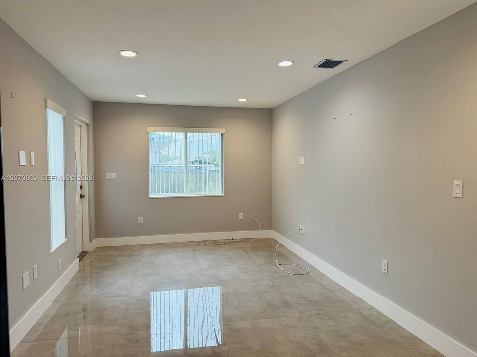 For Rent: $2,500 (2 beds, 1 baths, 1104 Square Feet)