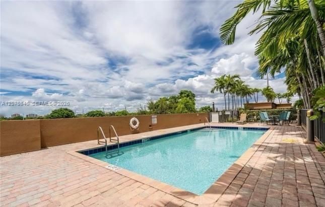 For Rent: $2,600 (2 beds, 2 baths, 985 Square Feet)