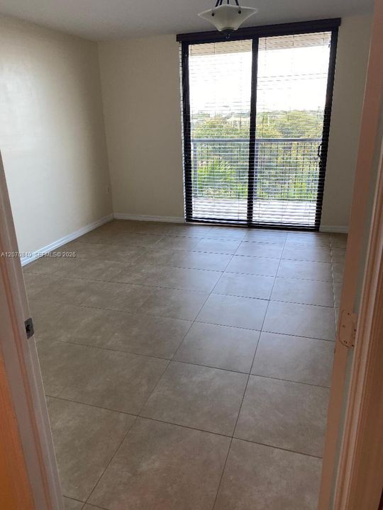 For Rent: $2,600 (2 beds, 2 baths, 985 Square Feet)