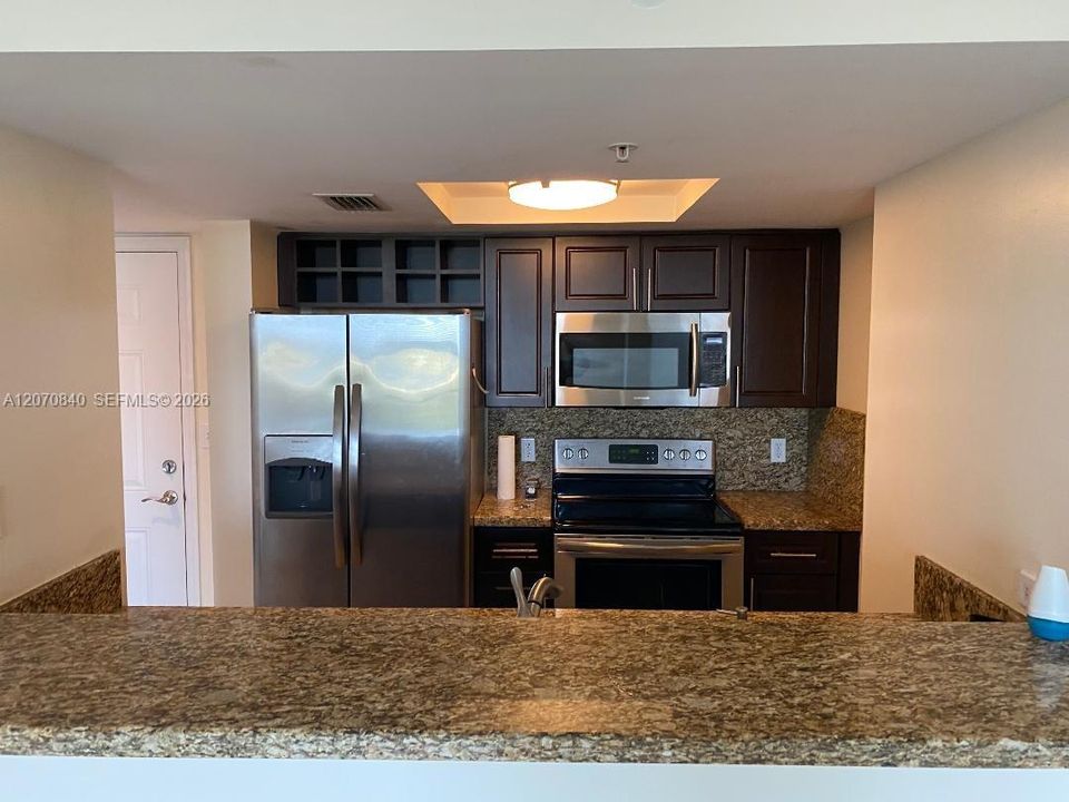 For Rent: $2,600 (2 beds, 2 baths, 985 Square Feet)