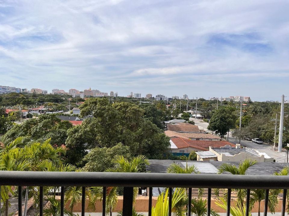 For Rent: $2,600 (2 beds, 2 baths, 985 Square Feet)