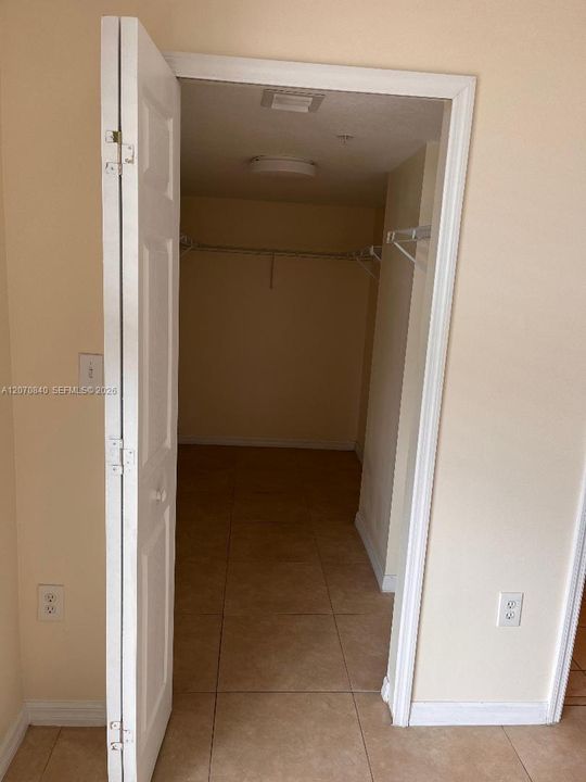 For Rent: $2,600 (2 beds, 2 baths, 985 Square Feet)