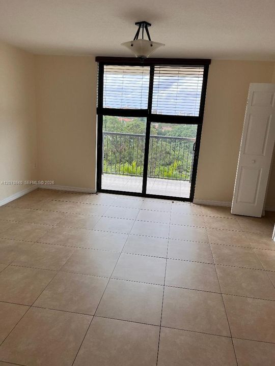 For Rent: $2,600 (2 beds, 2 baths, 985 Square Feet)