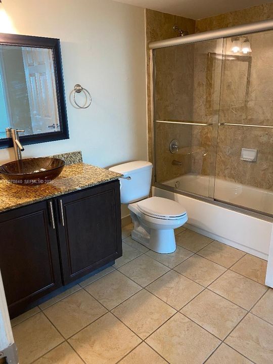 For Rent: $2,600 (2 beds, 2 baths, 985 Square Feet)