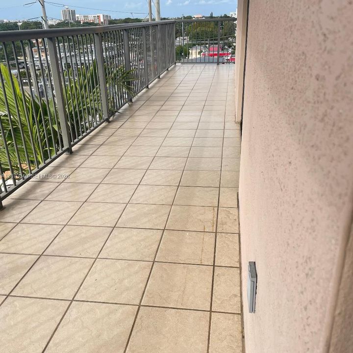 For Rent: $2,600 (2 beds, 2 baths, 985 Square Feet)