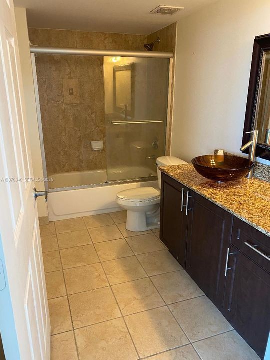 For Rent: $2,600 (2 beds, 2 baths, 985 Square Feet)