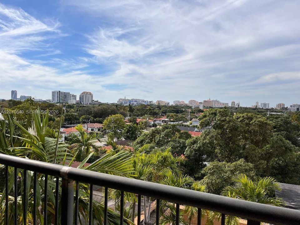 For Rent: $2,600 (2 beds, 2 baths, 985 Square Feet)