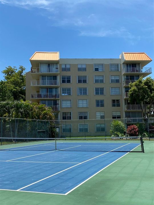 For Rent: $1,845 (1 beds, 1 baths, 840 Square Feet)