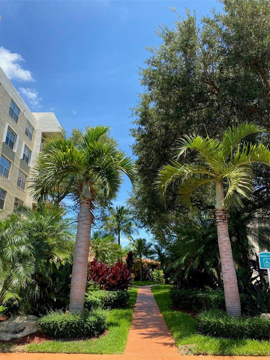 For Rent: $1,845 (1 beds, 1 baths, 840 Square Feet)