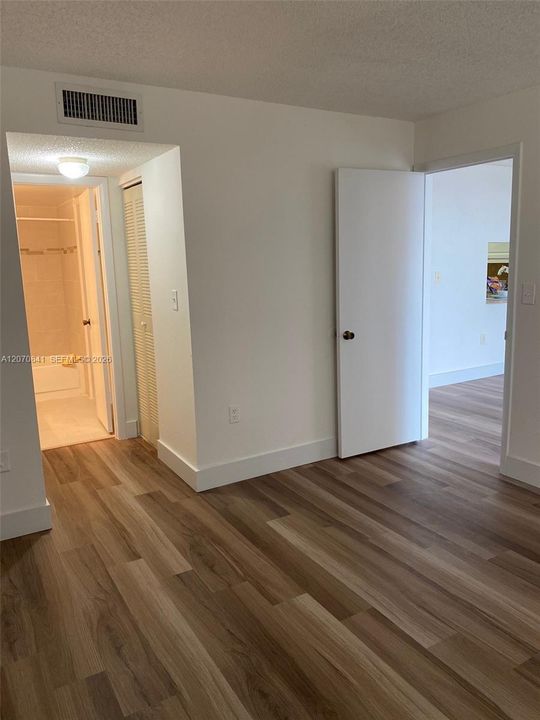 For Rent: $1,845 (1 beds, 1 baths, 840 Square Feet)