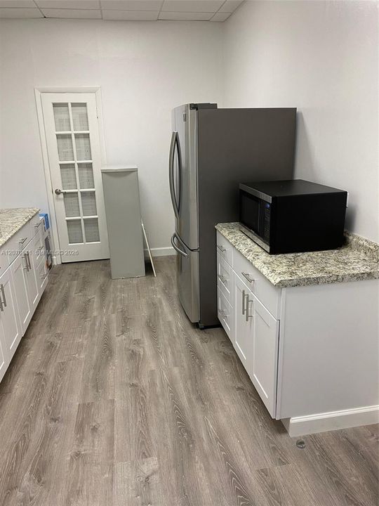 For Rent: $1,845 (1 beds, 1 baths, 840 Square Feet)