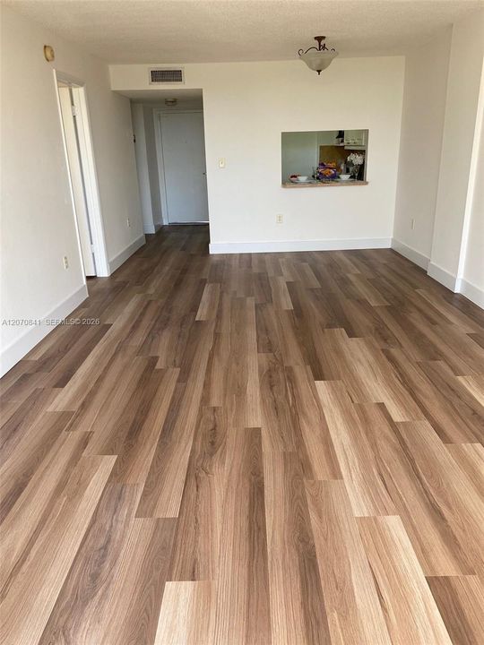 For Rent: $1,845 (1 beds, 1 baths, 840 Square Feet)